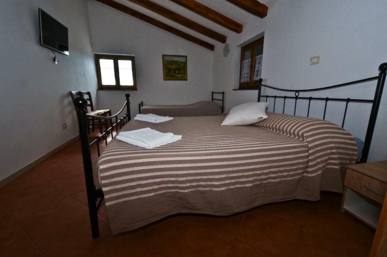 Rooms Agroturizam Romano Бує Екстер'єр фото